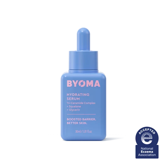 Un flacon de recharge BYOMA Clarifying Serum de couleur vert menthe.