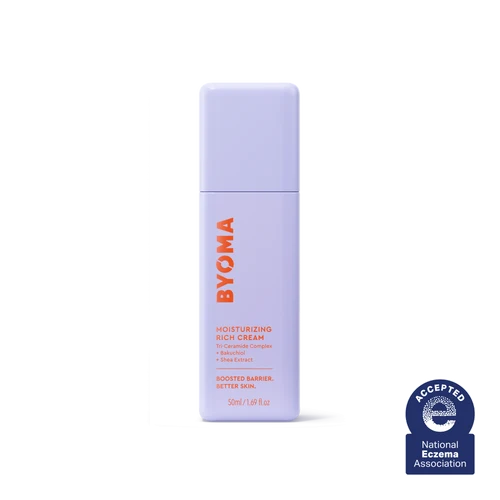Un flacon de BYOMA Moisturizing Rich Cream avec le sceau d'approbation de la National Eczema Association.